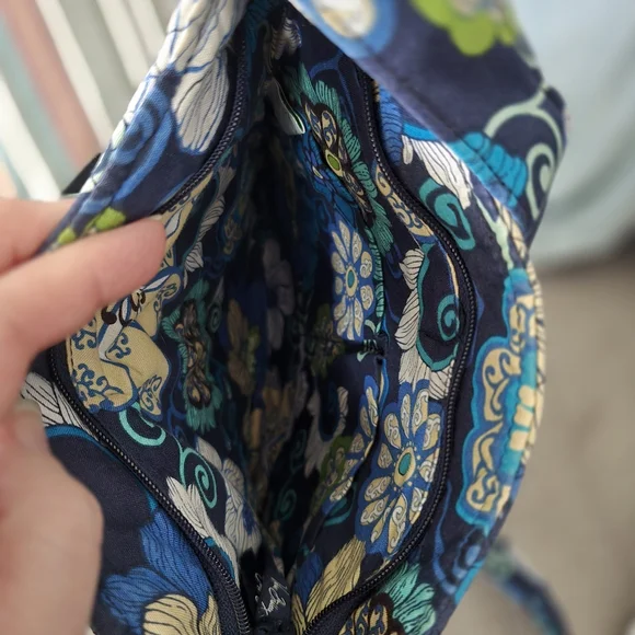 Floral Quilted Shoulder Bag - Picture 5 of 6